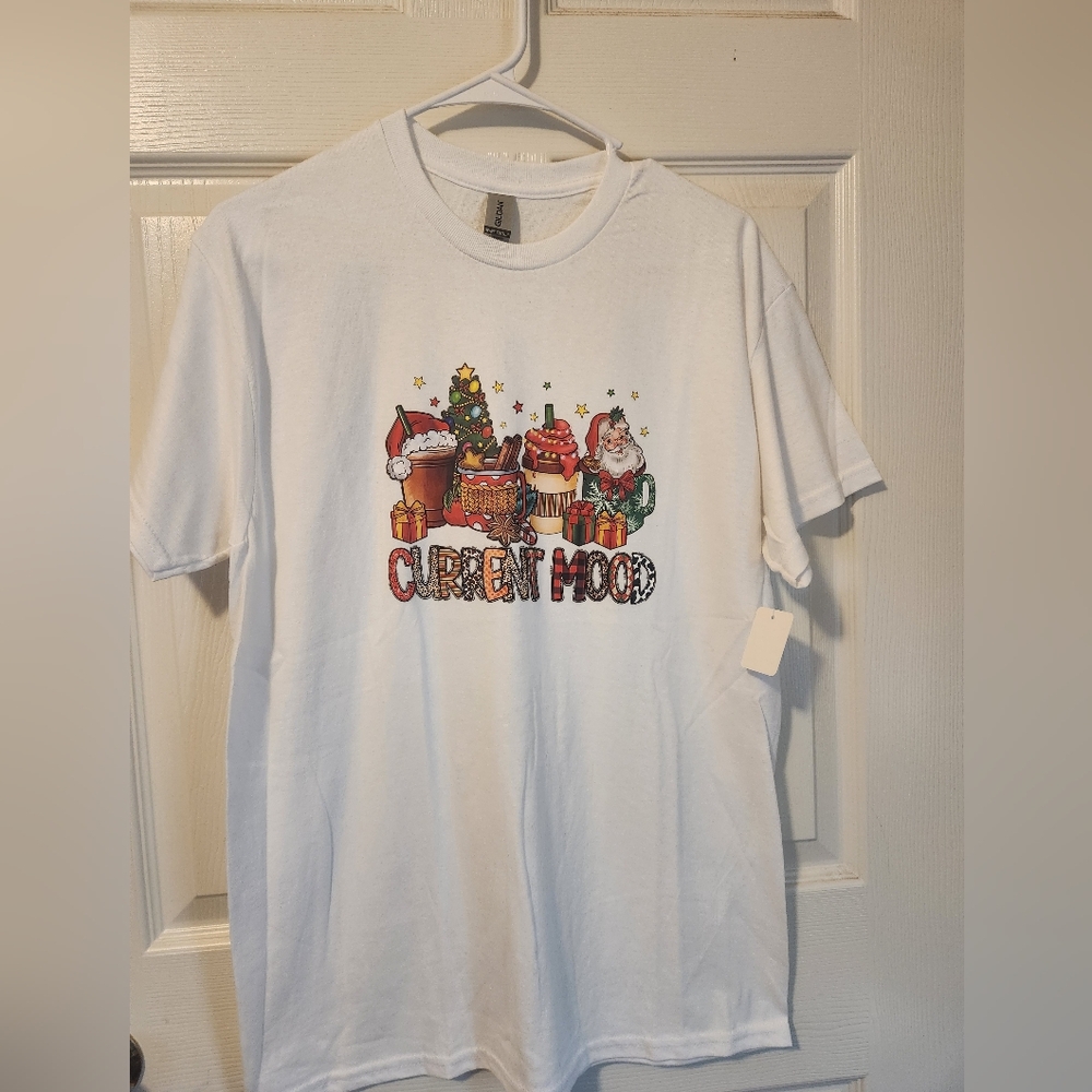 HOLIDAY GRAPHIC TSHIRT SZ M, NWT - Picture 1 of 3